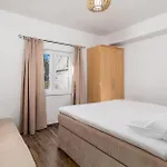 1 Bedroom Beautiful In *