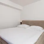 1 Bedroom Beautiful In Appartement Cres